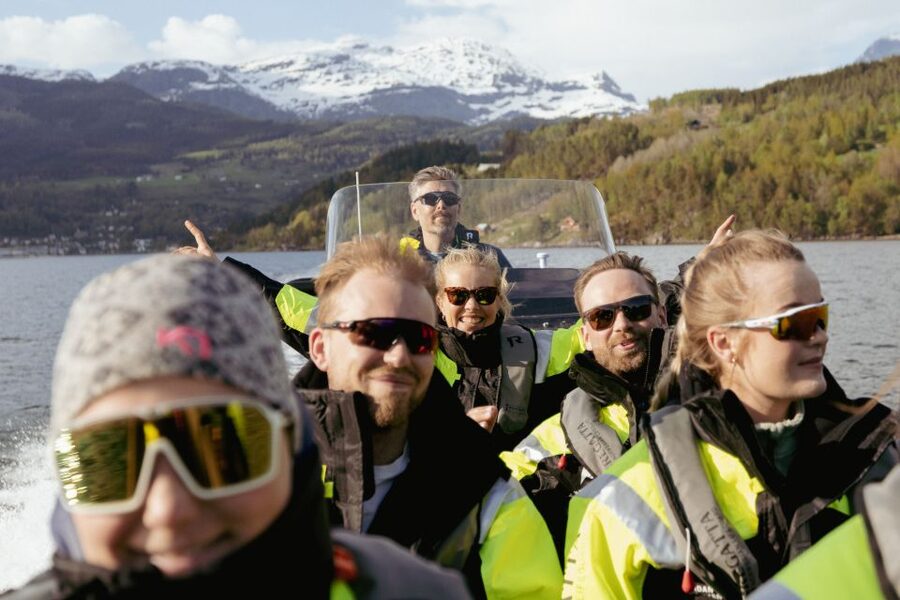 Ulvik: Hardangerfjord Ultimate RIB Tour - Crossing the main Hardangerfjord