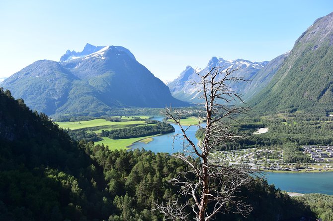 Via Ferrata Åndalsnes Intro Wall - Climbing natural rock above Romsdalen