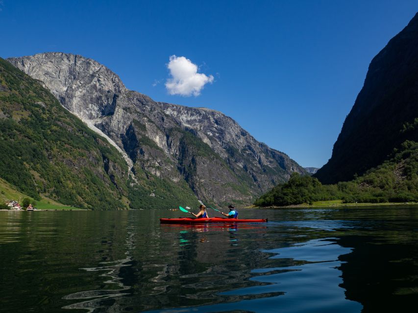 Vossevangen: Nærøyfjord Full-Day Guided Kayaking Trip - How the Small Group Changes the Day