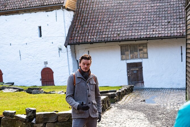 Walking Tour in Bergen of the Past and Present - Steinkjellerbakken and the uphill side of local life