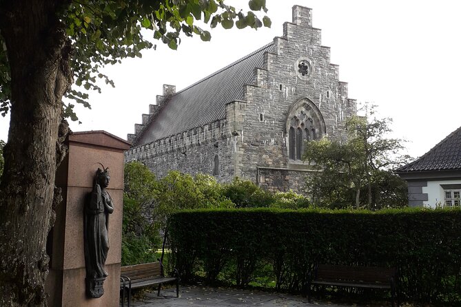 Walking tour: Medieval Spirit of Bergen + sweet Arctic gifts - Torgallmenningen closes the city-center loop