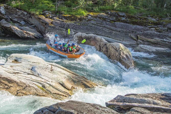 Whitewater Rafting Grade 3 to 4 - A small group, with one booking caution